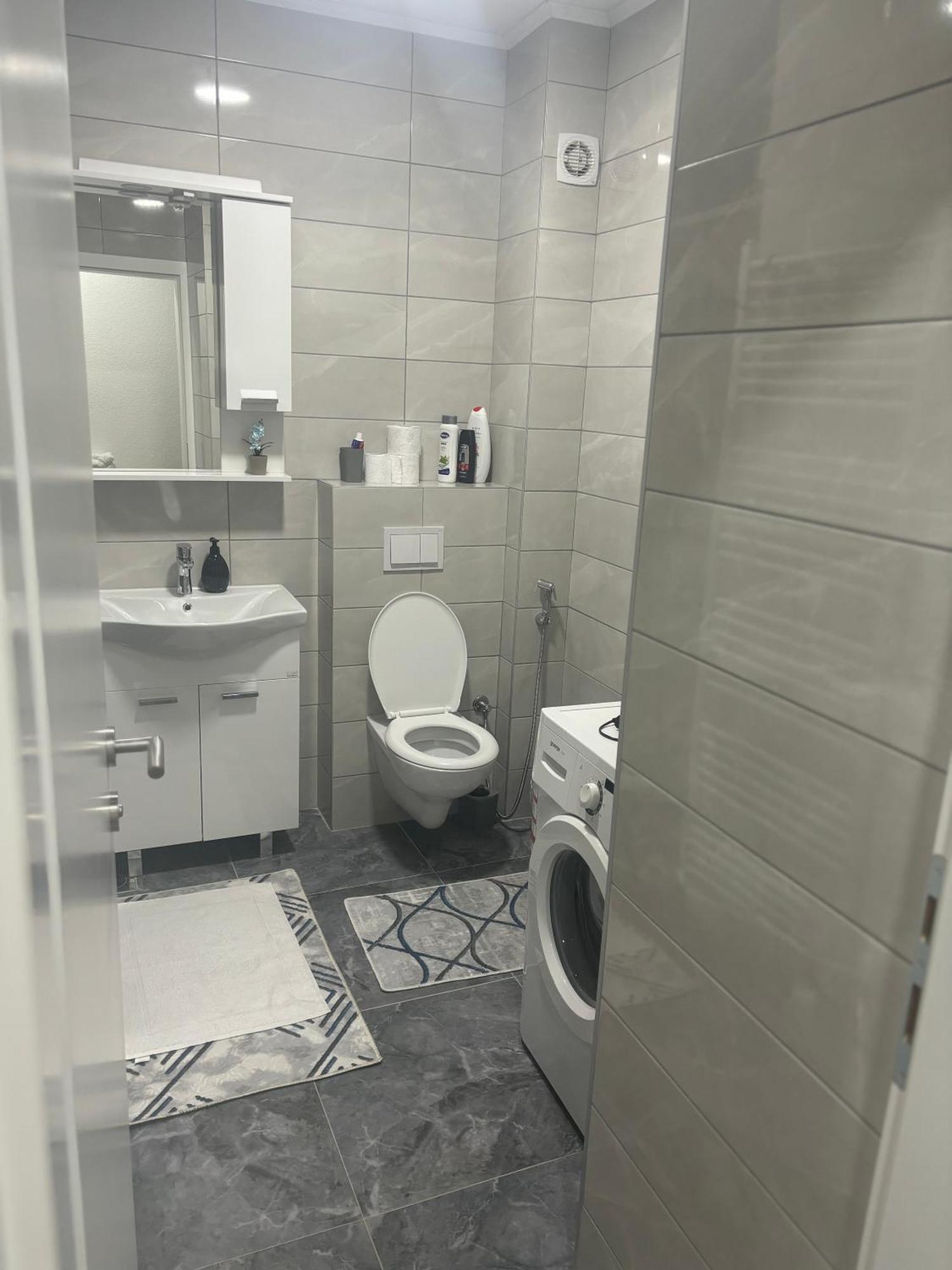 Aura Apartment *