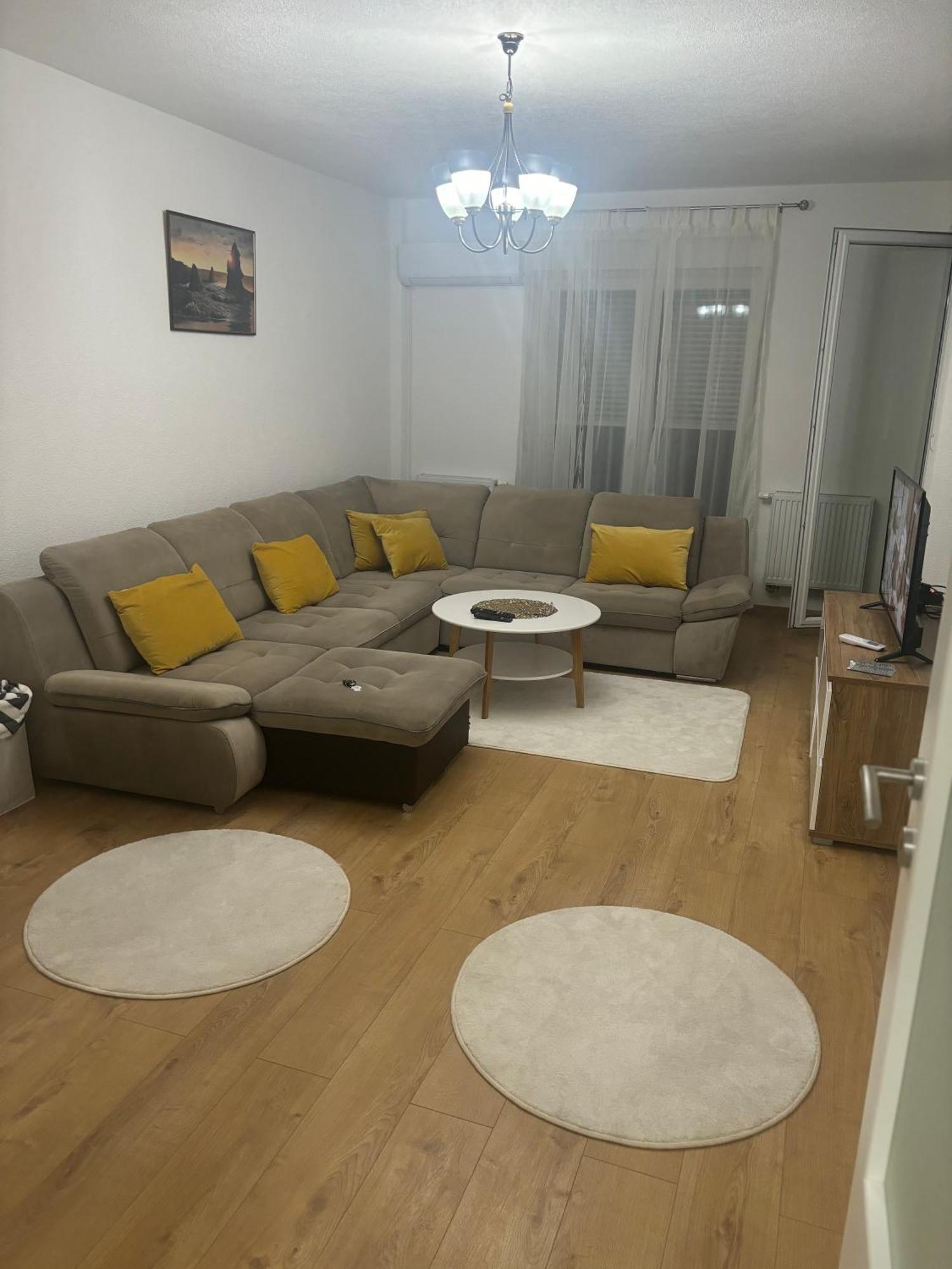 Aura Apartment *